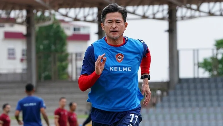 58-летний Кадзуёси Миура обновил собственный рекорд, сыграв в 41-м сезоне