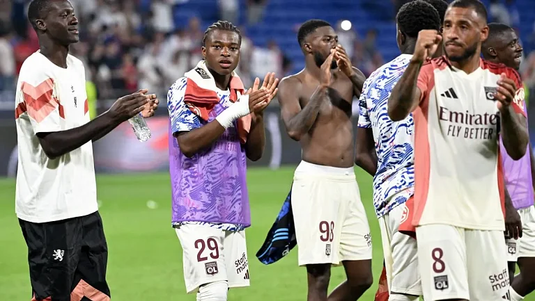 «Лион» отказался продавать Молебе в «Севилью»