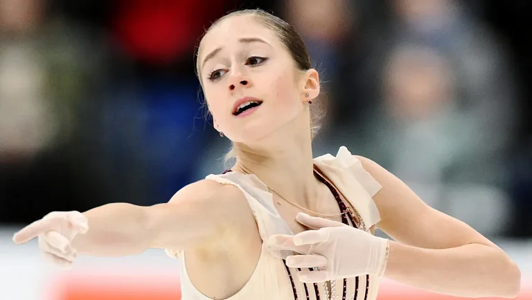 Фигуристка Алина Горбачёва покинула Германию в инвалидном кресле