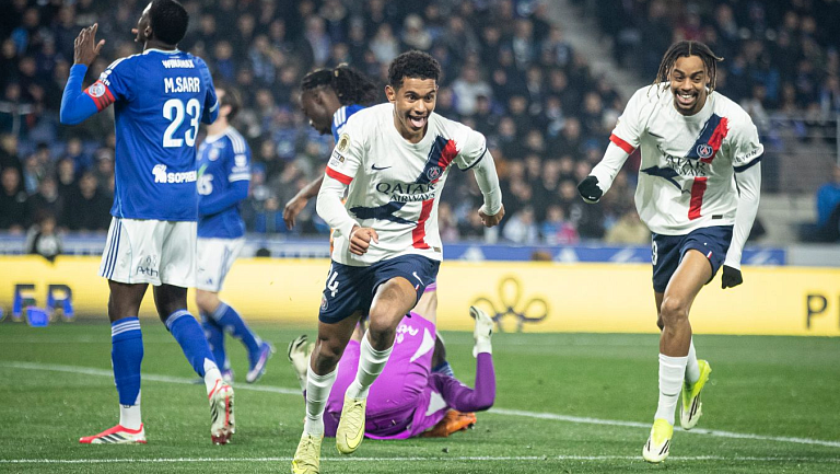 «ПСЖ» обыграл в гостях «Страсбург», Сафонов взял пенальти