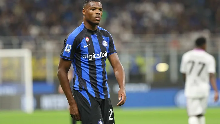 «Челси» и другие клубы АПЛ заинтересованы в переходе Дензела Дюмфриса