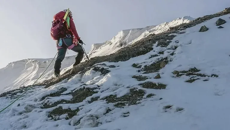Федерация альпинизма пояснила ситуацию с россиянами, застрявшими в Гималаях