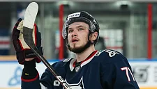 Стала известна зарплата форварда «Нефтехимика» Белозерова