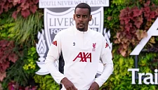 Арне Слот решает, сыграет ли Александер Исак против «Атлетико»