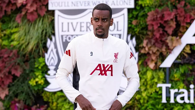 Арне Слот решает, сыграет ли Александер Исак против «Атлетико»