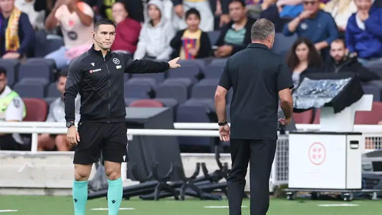 Деку встал на защиту Ханси Флика после удаления в матче с «Жироной»