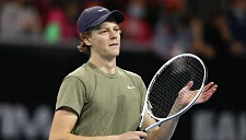 Тренер Синнера рассказал о причинах тайм-аута в матче с Оже-Альяссимом