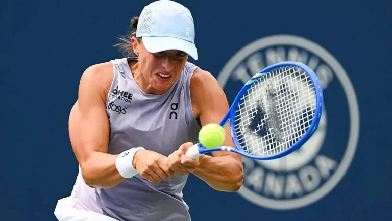 Швёнтек выбыла из турнира в Монреале после поражения от Таусон