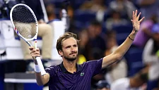 Физиотерапевт выходил к Медведеву в матче с Тьеном на турнире ATP-500 в Пекине