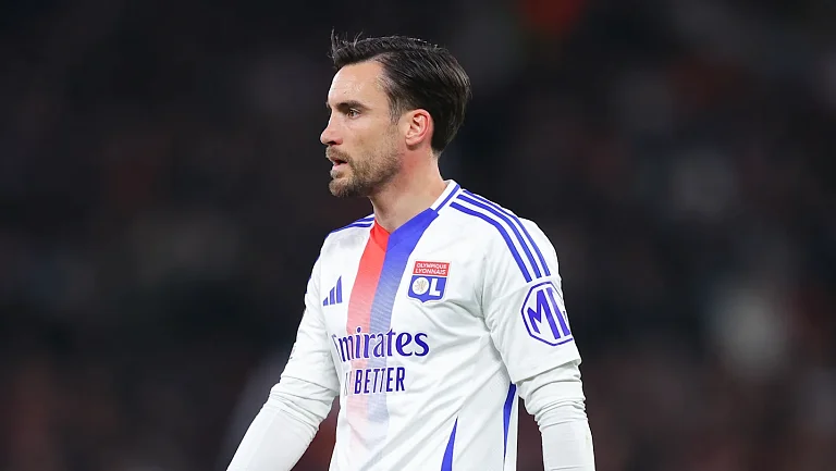 Чемпион мира Тальяфико прилетел в «Лион» для оформления сделки 