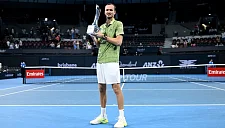 Медведев с юмором попросил добавить новые города в АТР после 22-ого титула