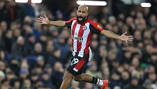 «Манчестер Юнайтед» ведет гонку за Мбемо