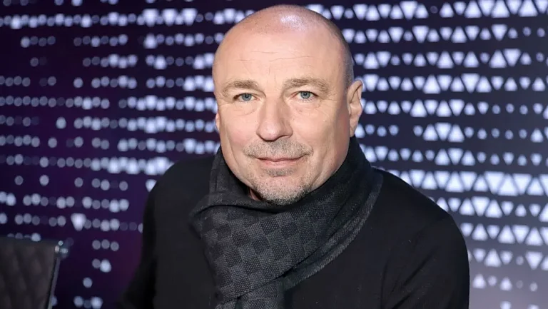 Жулин хочет сказать, что Валиевой нет равных по уровню катания