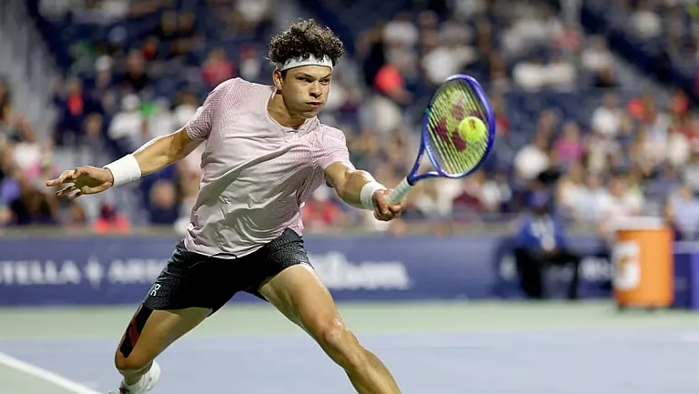 Шелтон обыграл Хачанова в финале турнира в Торонто