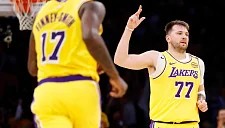 Игрок «Сакраменто» получил дисквалификацию после попытки ударить Дончича