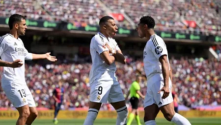 Дикті шығарғаннан кейін спермамен жабылған волосатые киска Күйеуі, әйелі және олардың досы