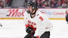 Звезде сборной Канады Маккенне запретили рукопожатие после вылета от Чехии на МЧМ