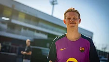 «Барселона» все еще не подписала новый контракт с Френки де Йонгом