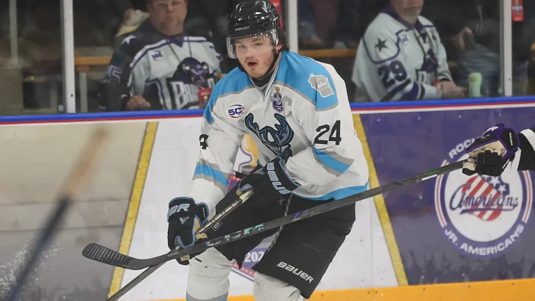 Капитан «Висконсин Уиндего» Кэшен Нэйв заключил контракт с NCAA