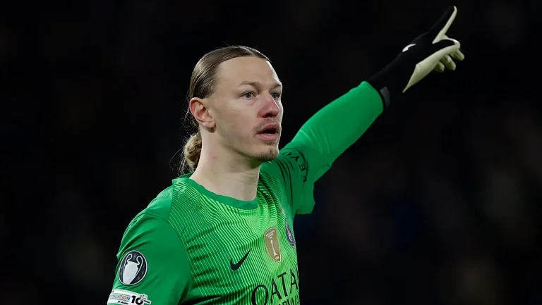 Экс‑игрок ПСЖ озвучил главное преимущество российского вратаря Сафонова