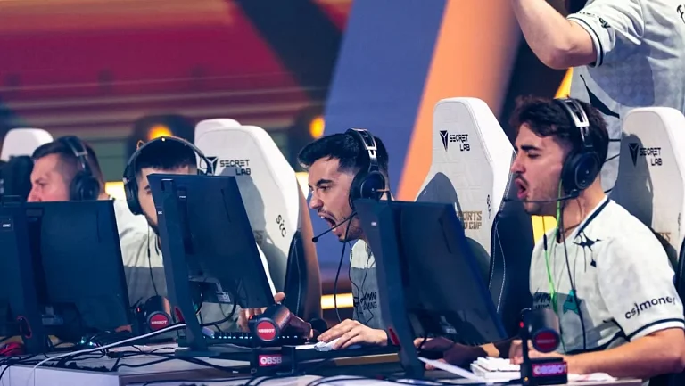 Aurora выбили FaZe с EWC 2025