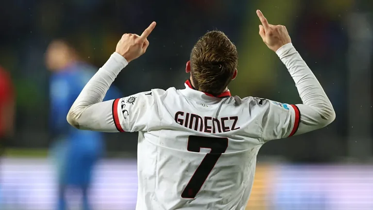 Андреа Лонгони из MilanNews требует сделать Хименеса основным форвардом