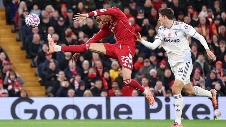 «Ливерпуль» обыграл «Астон Виллу» и прервал серию поражений в АПЛ