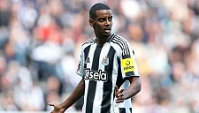 Исак намерен пропустить матчи с «Астон Виллой» и «Ливерпулем»