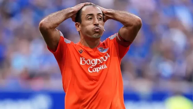 Микель празднует историческое достижение с «Реал Сосьедад»