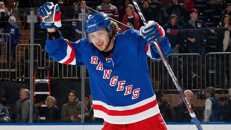 Панарин забил юбилейную 300-ю шайбу в разгар схватки с Флайерз