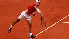 Хачанов ведёт в матче на «Ролан Гаррос», но игру остановил дождь