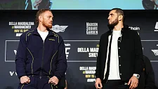 Маддалена пригрозил кулаком Махачеву на битве взглядов перед UFC 322