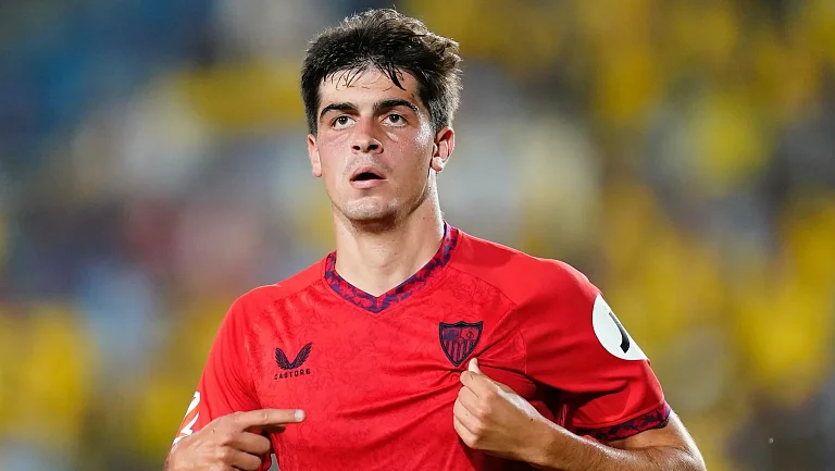 «Вулверхэмптон» борется с «Наполи» за трансфер Хуанлу Санчеса