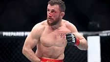 Дана Уайт показал избитое лицо Двалишвили после боя с Яном