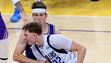 Курьёз в НБА: девушка-судья попала мячом между ног звезде «Майами»