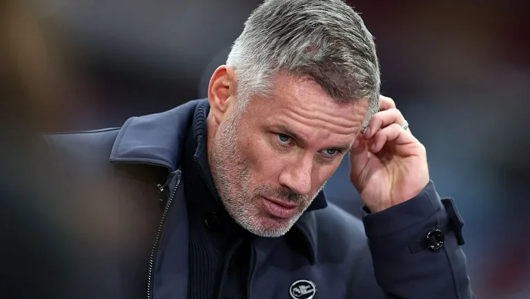 Каррагер и Невилл разошлись во мнениях из-за Исака