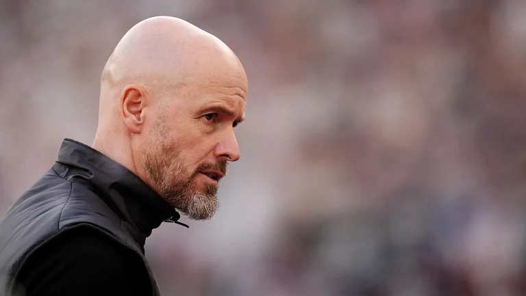 Тен Хаг не сказал ни слова перед первым матчем своей команды