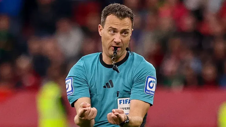 Судья Цвайер упустил нарушение от игрока «Байера»