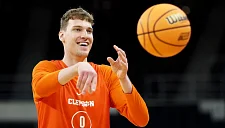 «Оклахома» подписала контракт с российским баскетболистом Лахиным