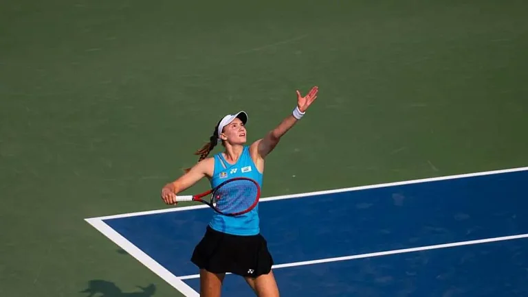 Елена Рыбакина победила Ястремскую и продолжает борьбу в Канаде