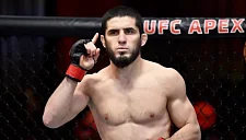 Хукер заявил: «Махачев хочет превзойти Хабиба и стать двойным чемпионом UFC»