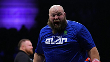 «Пельмень» Камоцкий проиграл Ману «Биг Маку» на турнире Power Slap 