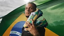 Антони впервые сыграет в именных бутсах в матче Лиги Европы против «Лиона»