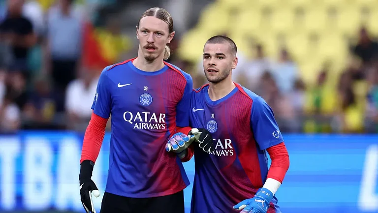 Экс-вратарь сборной Франции рассказал, кто лучше — Сафонов или Шевалье