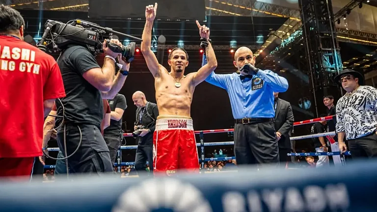 Эридсон Гарсия нанес первое поражение непобежденному японцу Иманаге