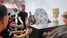 Алонсо заказал 11 копий чемпионского кубка