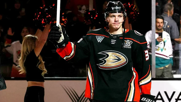 Гол Минтюкова помог «Анахайму» сделать камбэк в матче с «Лос-Анджелес»