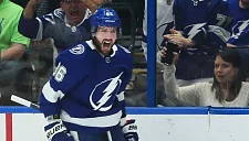 «Тампа» разгромно проиграла «Ванкуверу», Кучеров забил гол