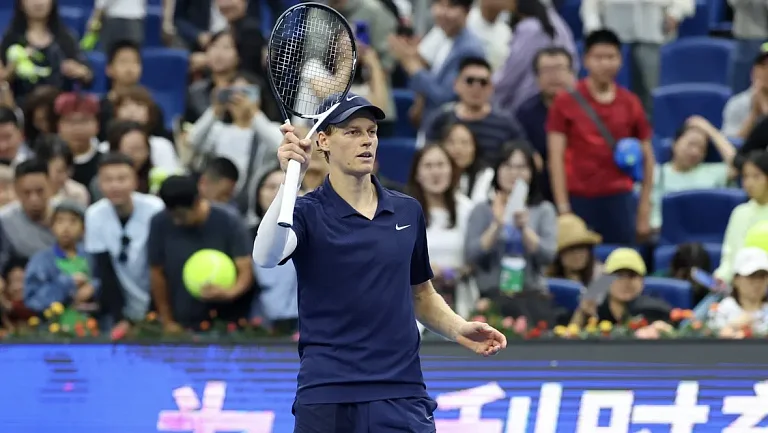 Синнер уверено победил Марожана и сыграет с Де Минауром в полуфинале