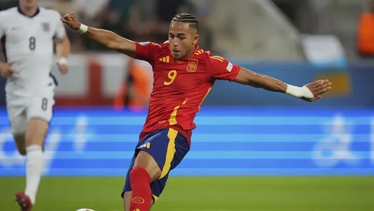 Матео Хосефф хочет перейти в «Реал Бетис» и отказывается играть за «Лидс»